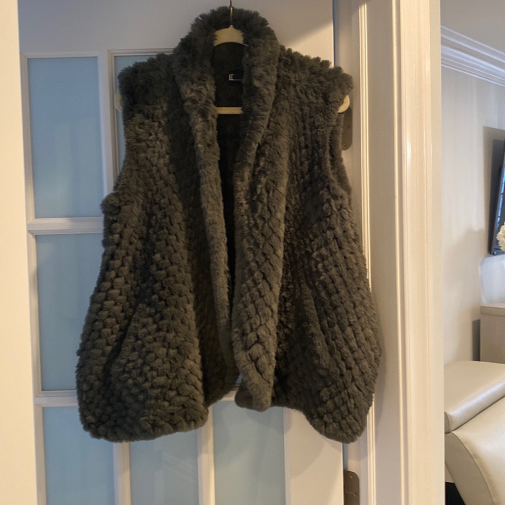 Love Token Size Medium Faux Fur Vest. Gorgeous Green